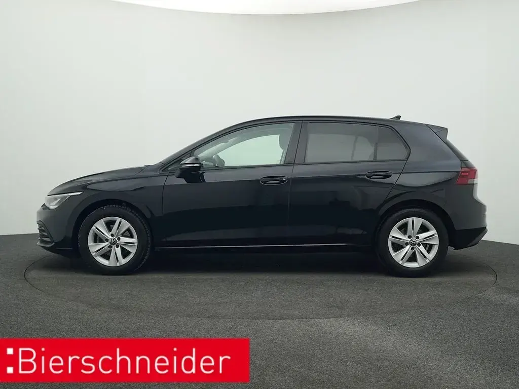 Second-hand VW Golf VIII Life 150 CP (110 kW) 2023 Negru Berlinǎ