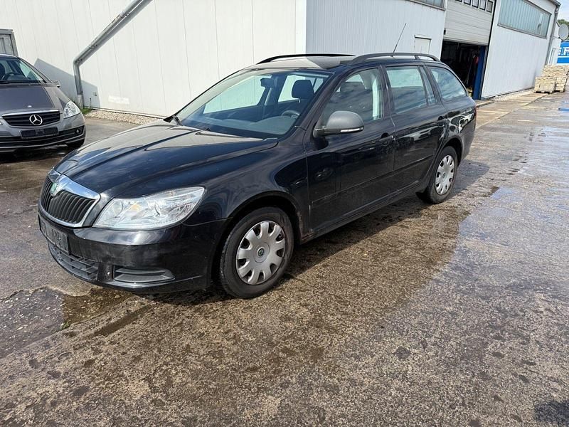 Gebraucht Skoda Octavia 105 PS (77 kW) 2010 Schwarz Kombi