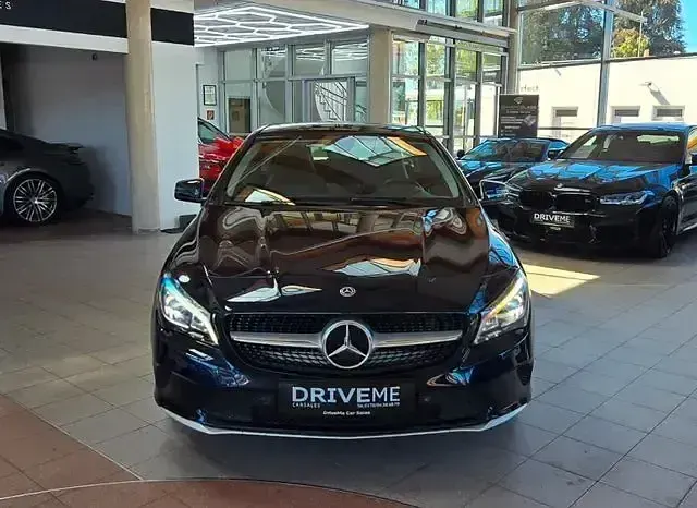 Gebraucht Mercedes CLA180 109 PS (80 kW) 2018 Blau Coupé