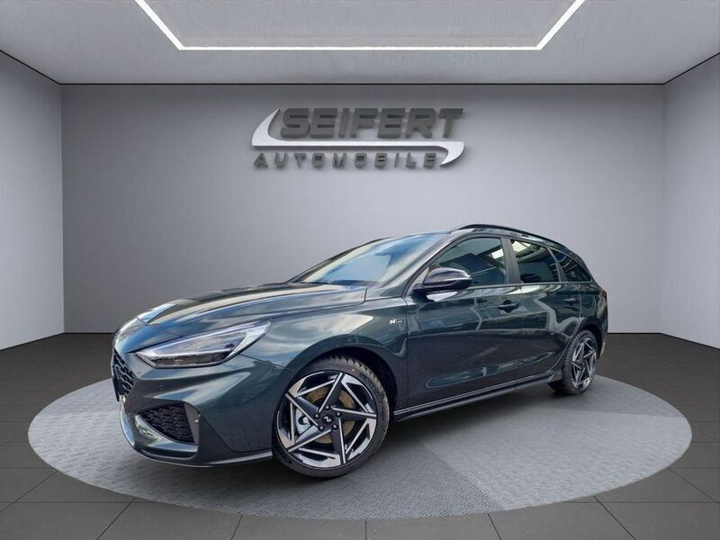 Cypress green / mic Neu 2025 Hyundai i30 N Line Kombi | 28.490 € (Fairer Preis) - Bild 1/4