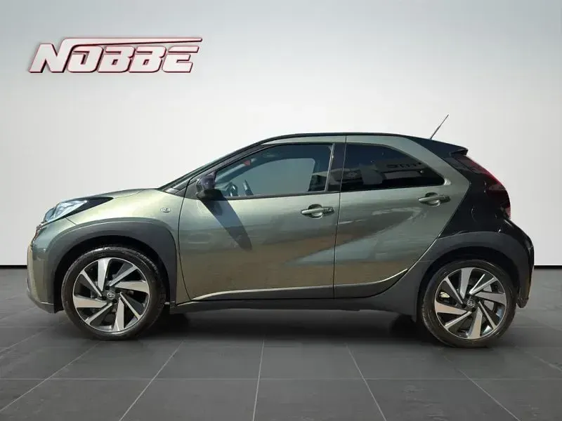 Gebraucht Toyota Aygo X X-plore 72 PS (52 kW) 2023 Cardamom green metallic/dach m SUV