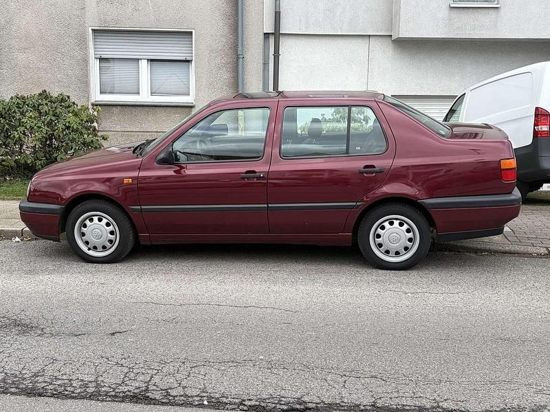 Gebraucht VW Vento 75 PS (55 kW) 1995 Rot Limousine