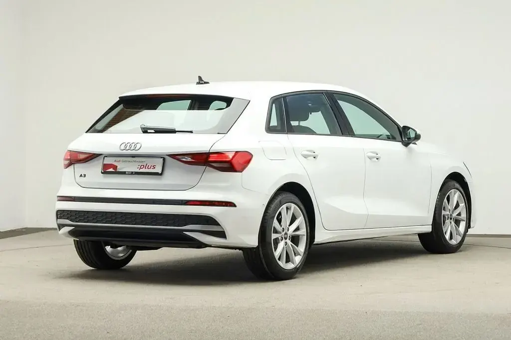 Gebraucht Audi A3 Advanced Plus 116 PS (85 kW) 2024 Arkonaweiß Limousine
