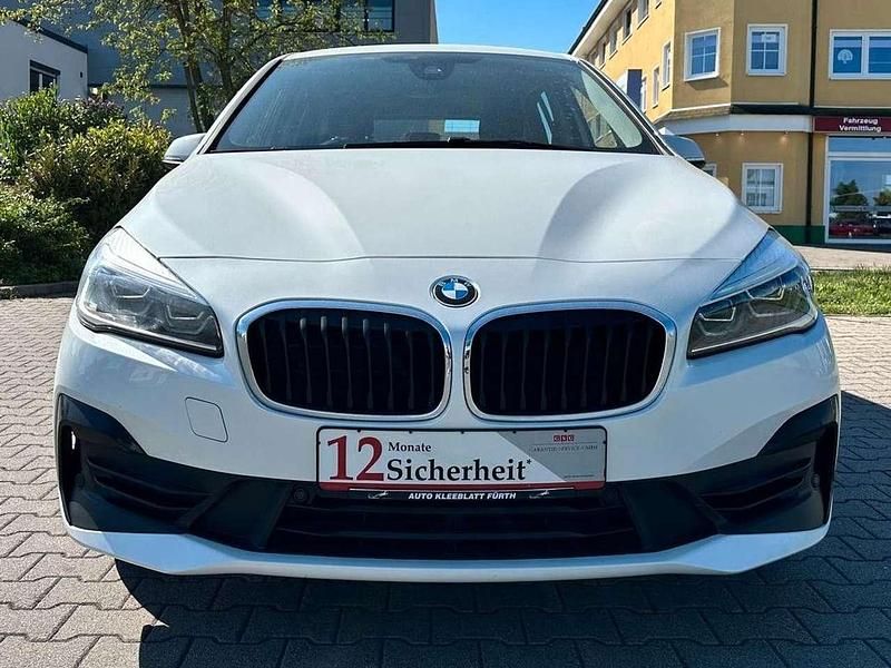 Gebraucht BMW 216 109 PS (80 kW) 2021 Mineralweiss metallic Van / Kleinbus