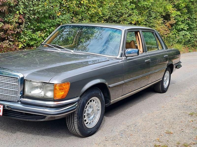 Grau Gebraucht 1979 Mercedes 450 Limousine | 18.900 € - Bild 1/4
