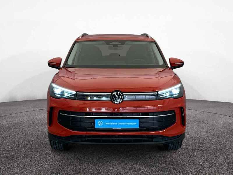 Gebraucht VW Tiguan Life 150 PS (110 kW) 2024 Persimmon red metallic SUV