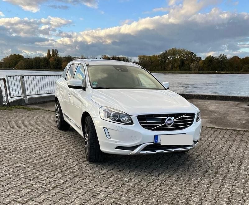 Weiß Gebraucht 2014 Volvo XC60 Summum SUV | 13.600 € (Superpreis) - Bild 1/4