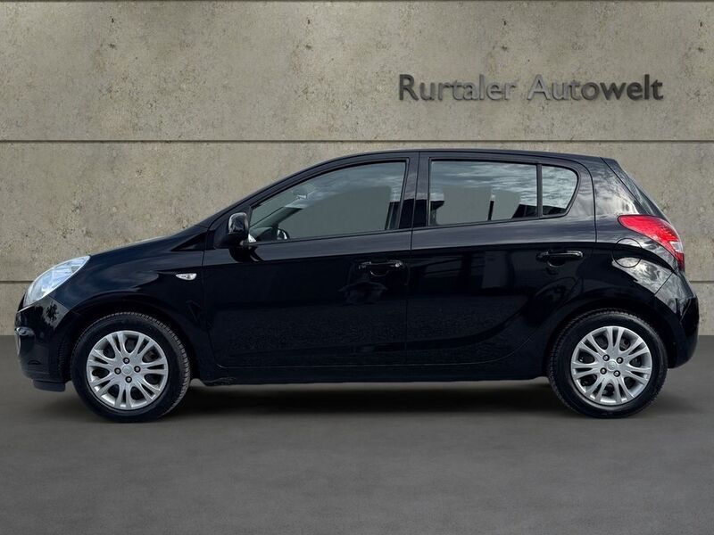 Gebraucht Hyundai i20 Comfort 77 PS (56 kW) 2010 Schwarz Limousine