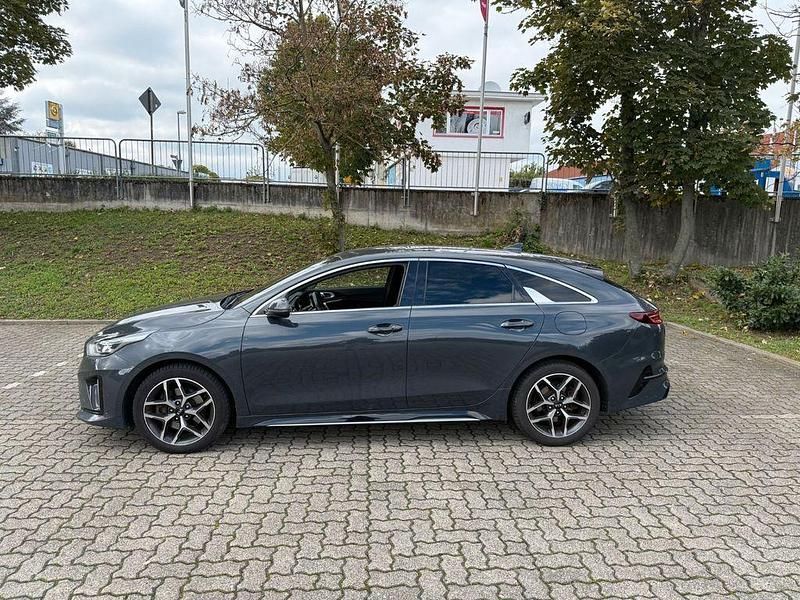 Grau Gebraucht 2020 Kia ProCeed GT-Line Kleinwagen | 14.900 € (Fairer Preis) - Bild 1/4