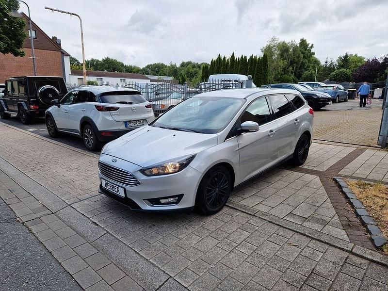 Silber Gebraucht 2017 Ford Focus Titanium Limousine | 7.990 € (Guter Preis) - Bild 1/4