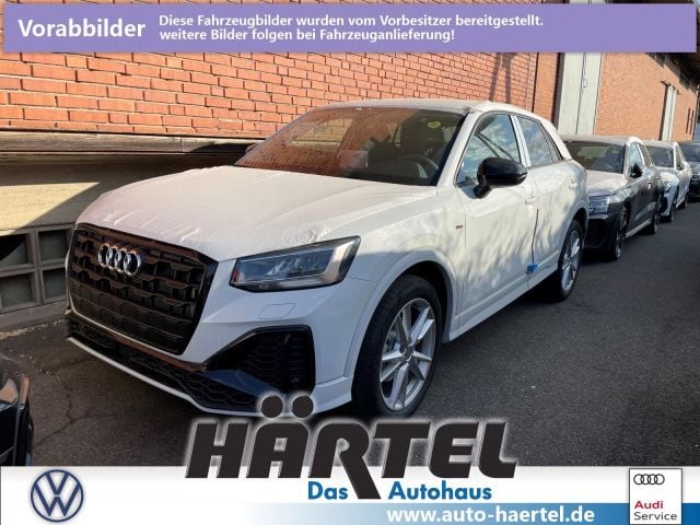 Gletscherweiss (white), metallic Neu 2025 Audi Q2 S-Line SUV | 34.300 € (Superpreis) - Bild 1/4