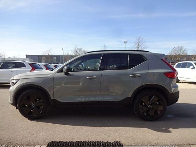 Neu Volvo XC40 Plus 163 PS (119 kW) 2025 Vapour grey / metallic SUV