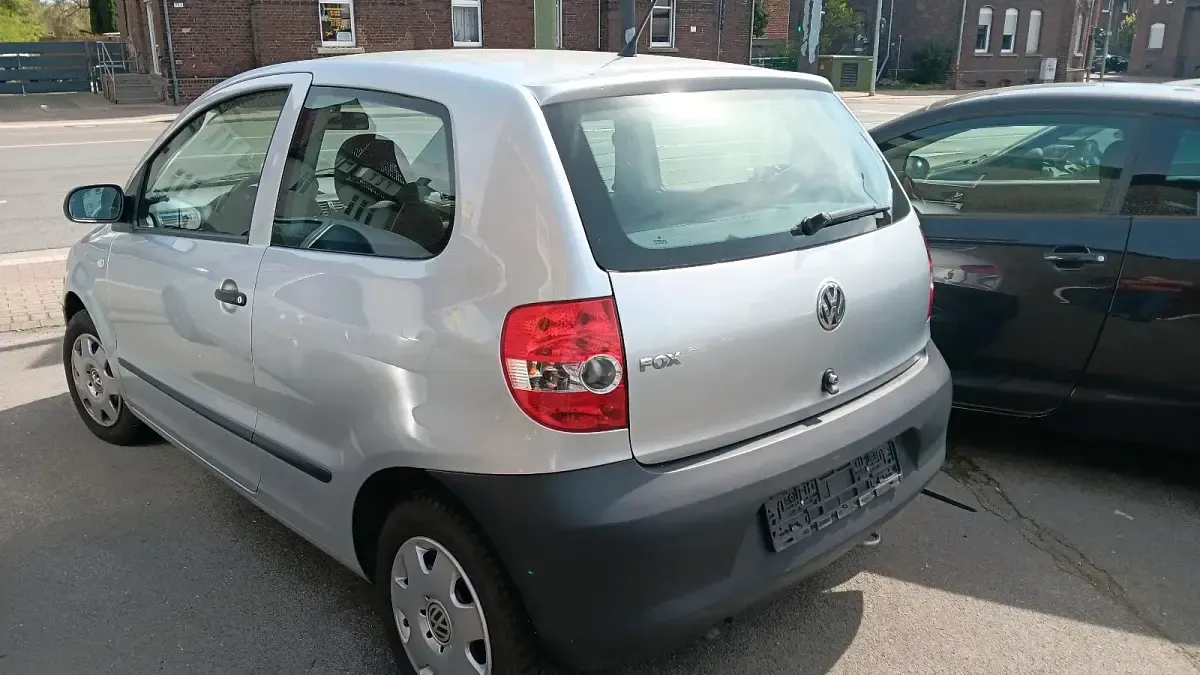Gebraucht VW Fox 54 PS (39 kW) 2009 Silber Kleinwagen