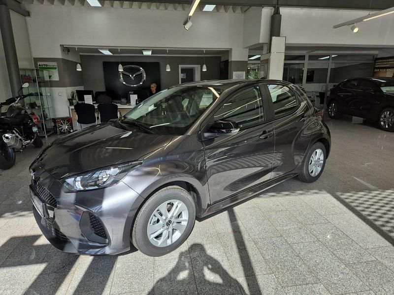 Grau Neu 2025 Mazda 2 Center-Line Limousine | 24.990 € (Etwas zu teuer) - Bild 1/4