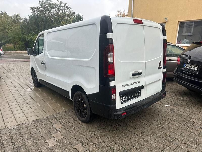 Gebraucht Fiat Talento Basis 95 PS (69 kW) 2018 Weiß Van / Kleinbus
