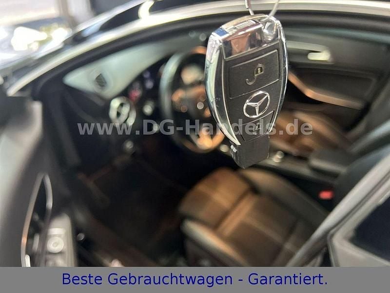 Schwarz Gebraucht 2016 Mercedes CLA180 Shooting Brake Urban Kombi | 17.990 € (Fairer Preis) - Bild 1/4