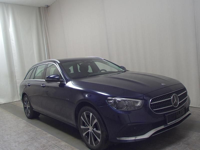 Gebraucht Mercedes E300 Avantgarde 306 PS (225 kW) 2021 Cavansitblau metallic Kombi