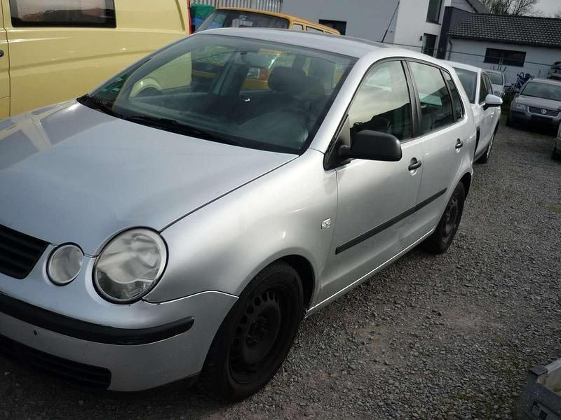 Gebraucht VW Polo 54 PS (39 kW) 2002 Silber Limousine