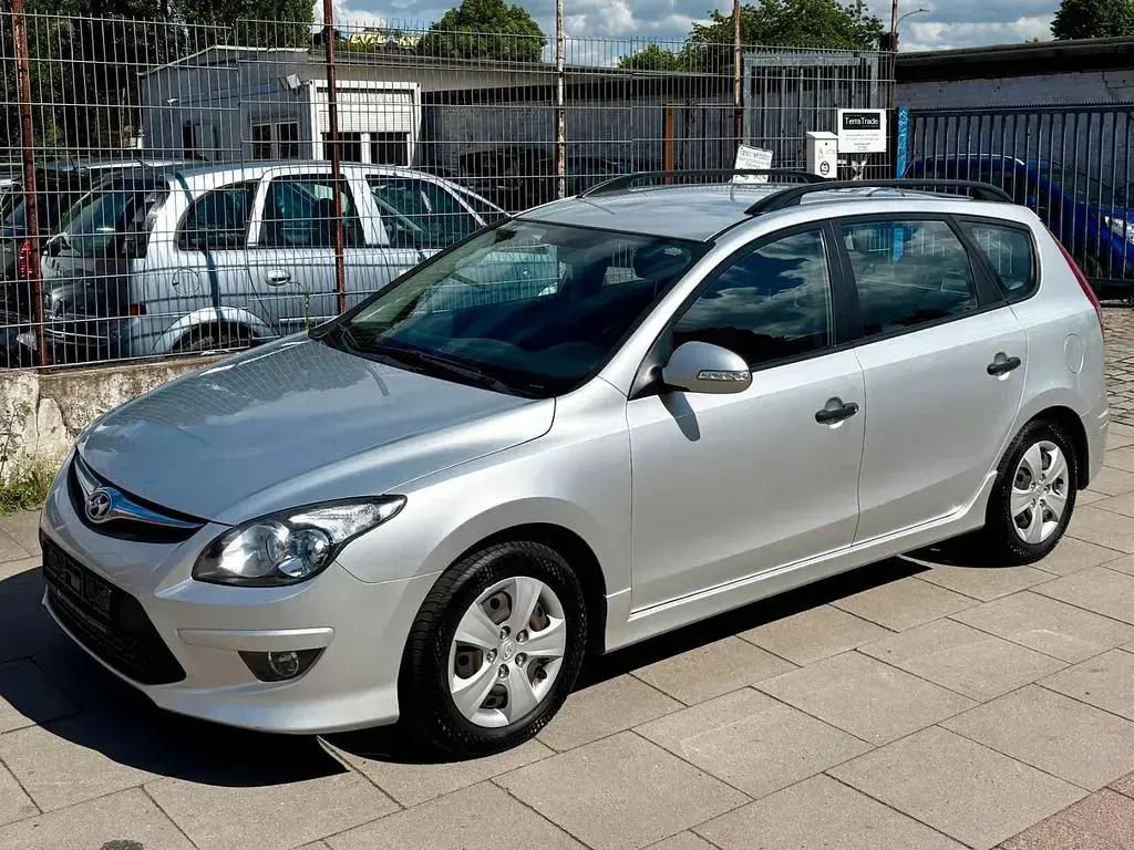 Używany Hyundai i30 Edition 90 KM (66 kW) 2012 Srebrny Kombi