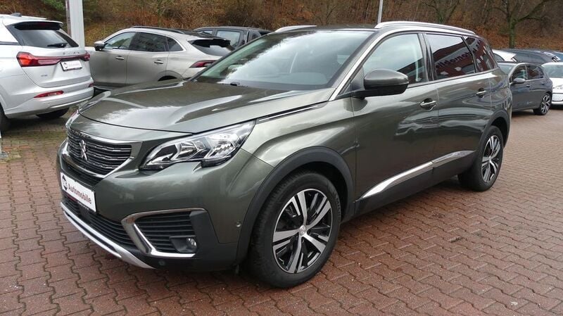 Grau (metallic) Gebraucht 2018 Peugeot 5008 Van / Kleinbus | 14.990 € (Superpreis) - Bild 1/4