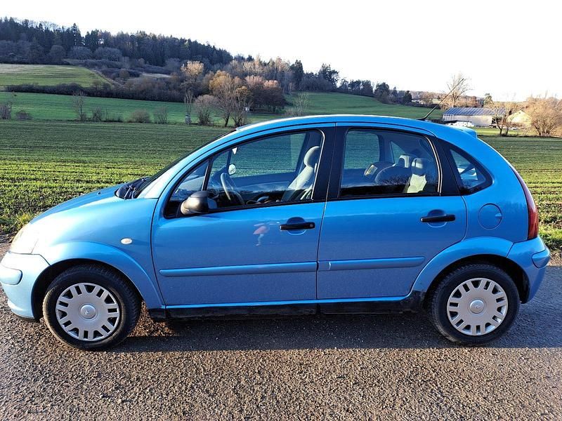 Blau Gebraucht 2004 Citroën C3 Kleinwagen | 800 € (Fairer Preis) - Bild 1/4