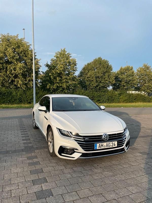 Weiß Gebraucht 2018 VW Arteon R-line Limousine | 15.500 € (Fairer Preis) - Bild 1/4