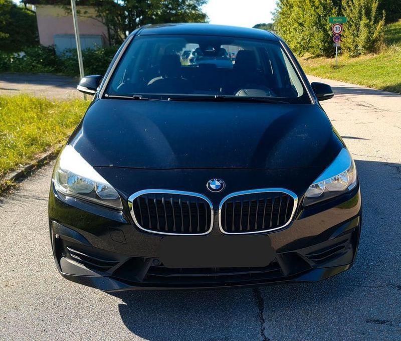 Schwarz Gebraucht 2019 BMW 220 Gran Tourer Van / Kleinbus | 13.800 € (Fairer Preis) - Bild 1/4