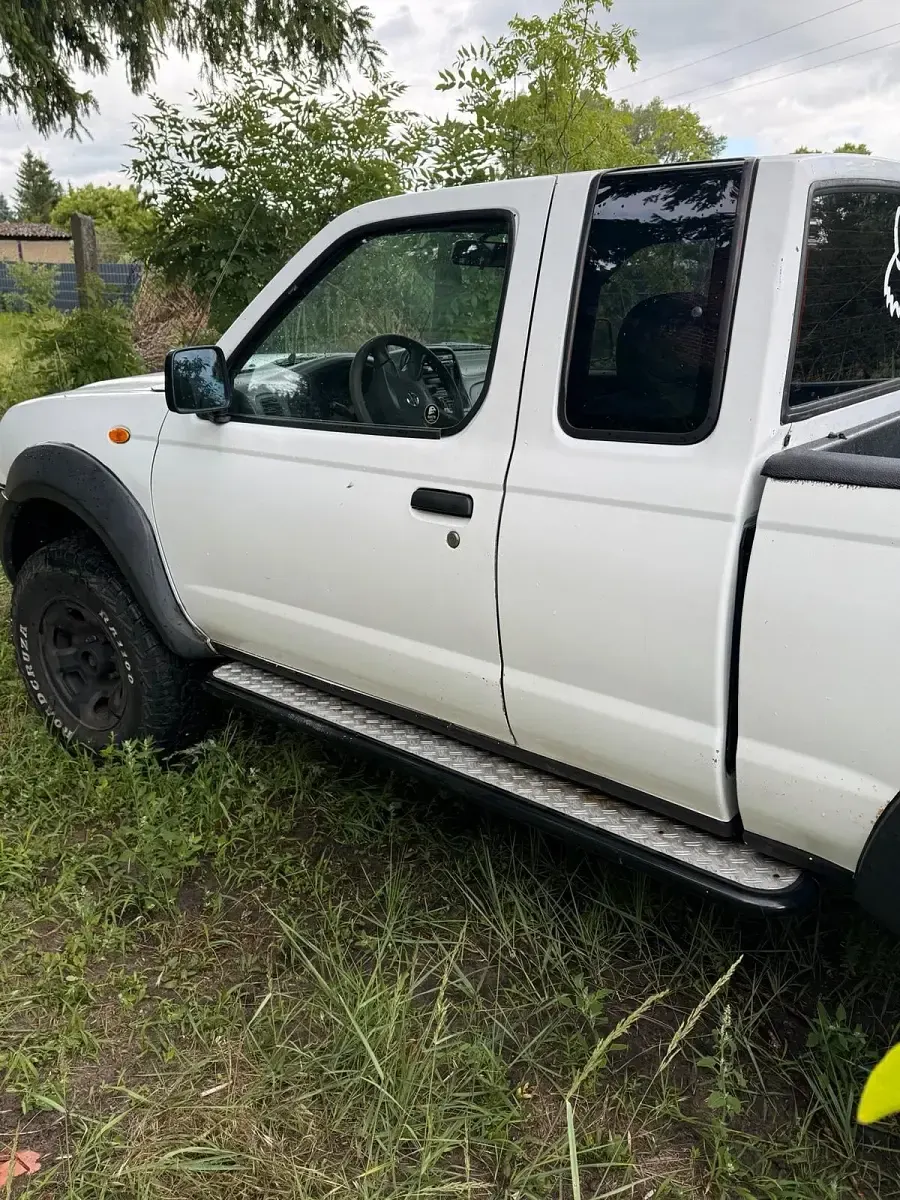 Gebraucht Nissan Navara 133 PS (97 kW) 2003 Weiß Pickup