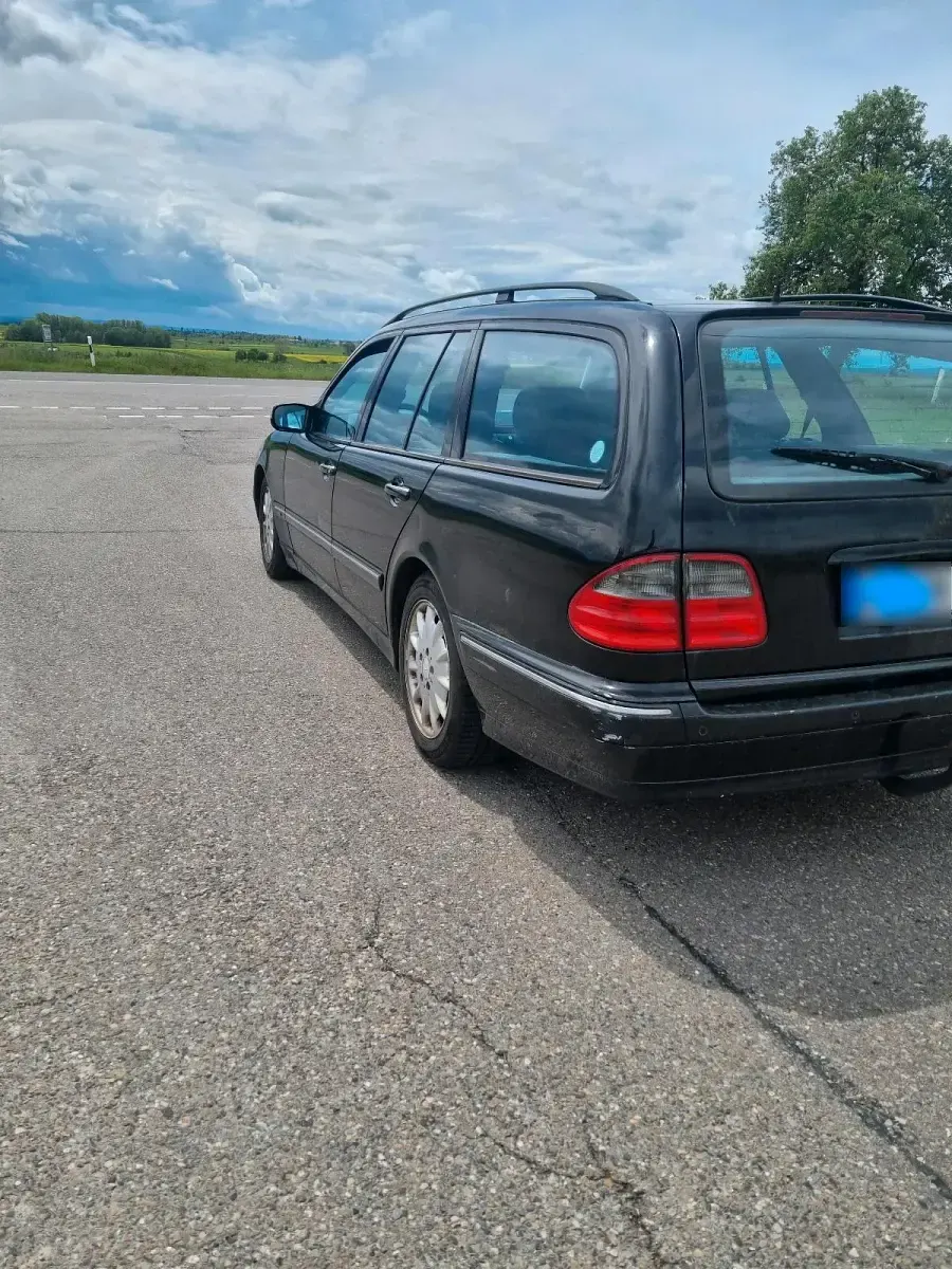 Gebraucht Mercedes E240 Avantgarde 170 PS (125 kW) 2002 Schwarz Kombi
