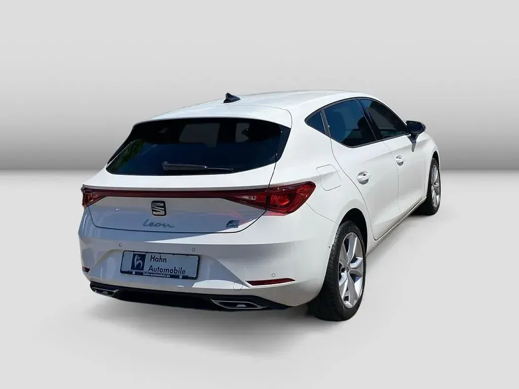 Gebraucht Seat Leon FR 204 PS (150 kW) 2023 "candy" weiss Limousine