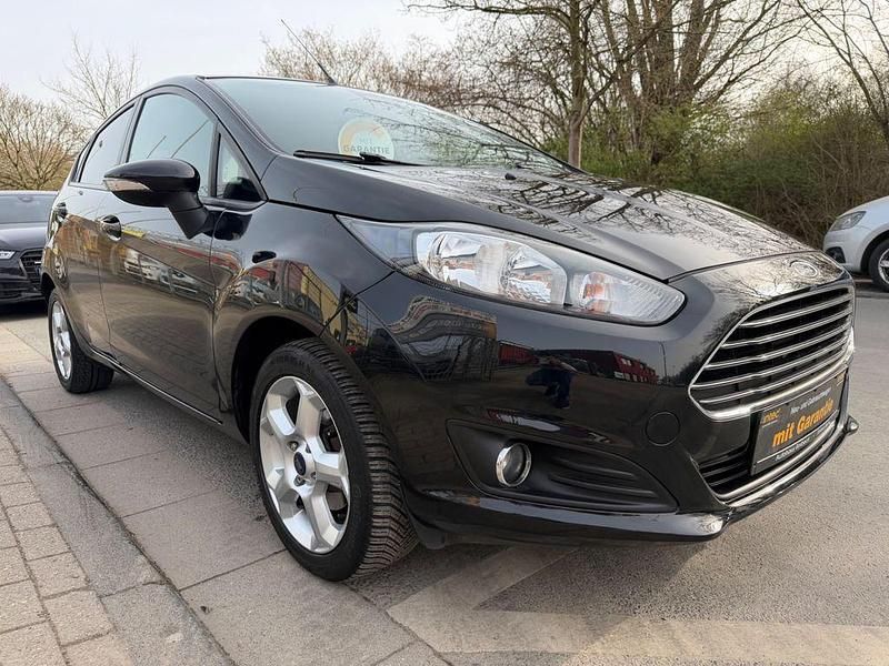Gebraucht Ford Fiesta 80 PS (58 kW) 2013 Schwarz Kleinwagen