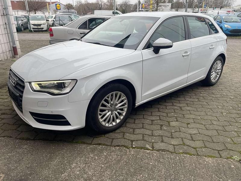 Gebraucht Audi A3 Ambiente 122 PS (89 kW) 2013 Gletscherweiss metallic Kleinwagen