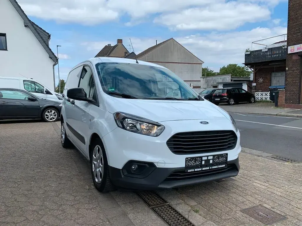 Gebraucht Ford Transit Trend 75 PS (55 kW) 2023 Weiß Van