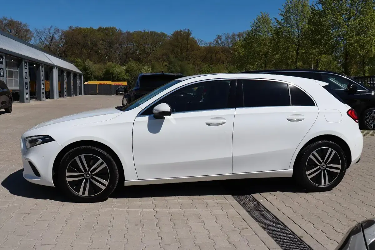 Gebraucht Mercedes A250 218 PS (160 kW) 2022 Weiß Limousine