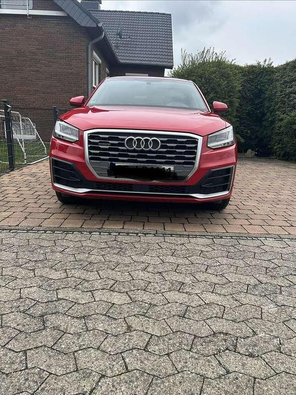 Gebraucht Audi Q2 Sport 150 PS (110 kW) 2016 Rot SUV