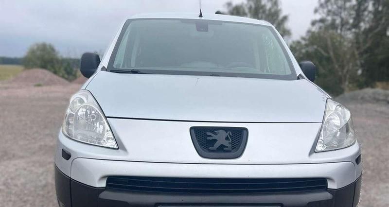 Silber Gebraucht 2011 Peugeot Partner Comfort Van / Kleinbus | 6.100 € - Bild 1/4