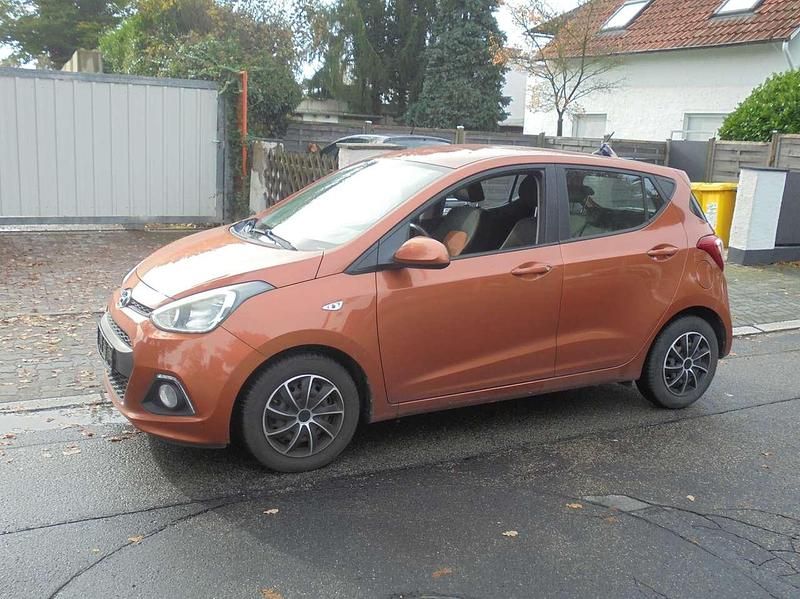 Gebraucht Hyundai i10 Intro Edition 87 PS (63 kW) 2014 New orange / mic Kleinwagen