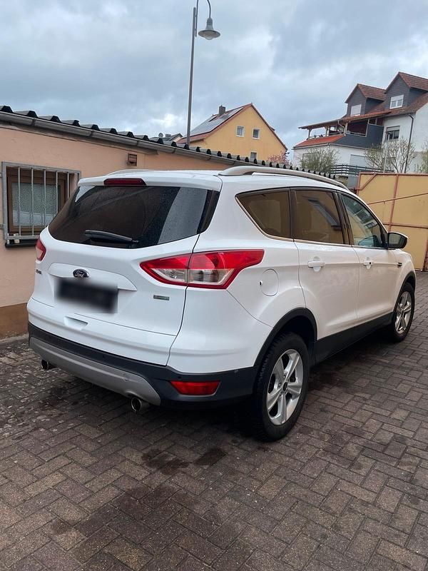 Gebraucht Ford Kuga 150 PS (110 kW) 2014 Weiß SUV