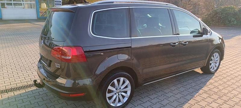 Gebraucht VW Sharan Highline 177 PS (130 kW) 2015 Braun Van / Kleinbus