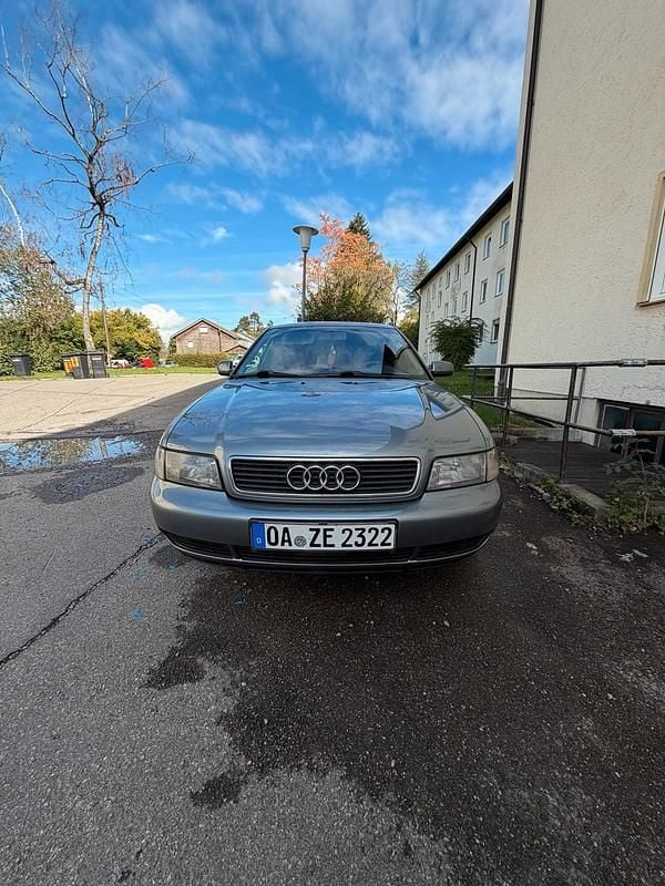 Grau Gebraucht 1998 Audi A4 Limousine | 1.100 € (Guter Preis) - Bild 1/4