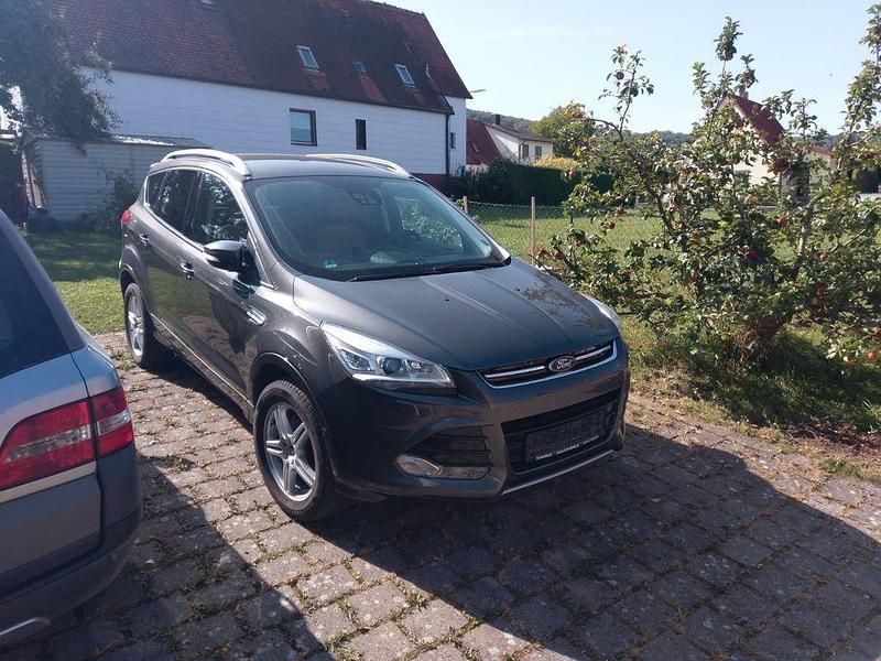 Gebraucht Ford Kuga Titanium 179 PS (131 kW) 2015 Grau SUV