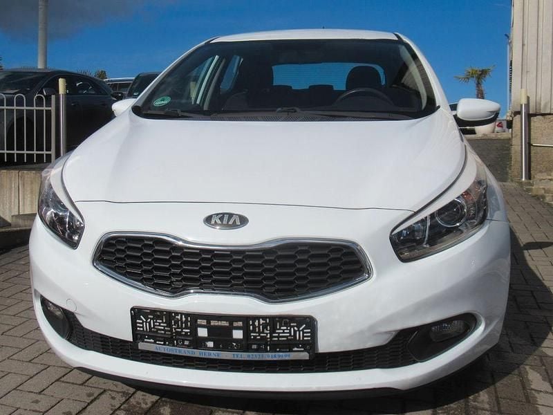 Second-hand Kia Ceed Attract 99 CP (72 kW) 2013 Alb Hatchback