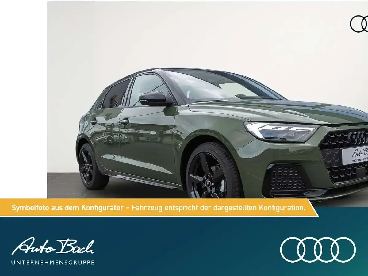 Neu Audi A1 Advanced Plus 95 PS (69 kW) 2026 Distriktgrün metallic mythossc SUV