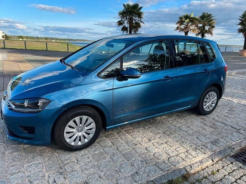 Blau Gebraucht 2016 VW Golf Sportsvan Trendline Van / Kleinbus | 10.499 € (Guter Preis) - Bild 1/4