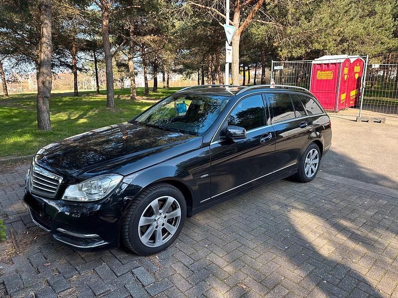 Gebraucht Mercedes C250 Elegance 204 PS (150 kW) 2011 Schwarz Kombi