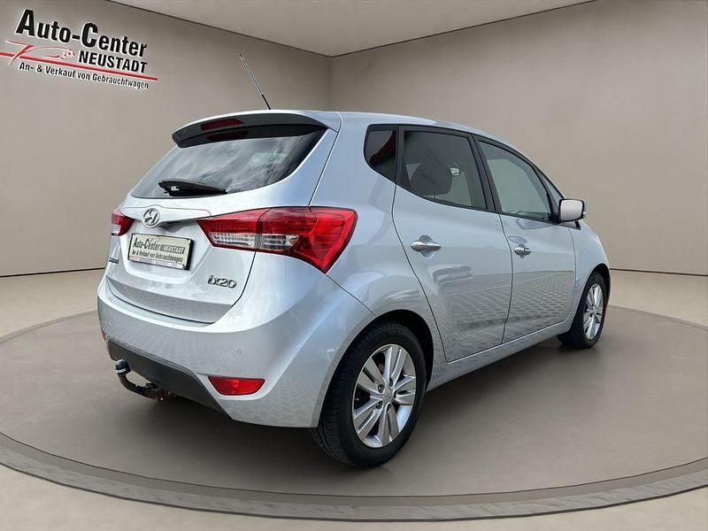 Gebraucht Hyundai ix20 Comfort 125 PS (91 kW) 2011 Silber Kleinwagen
