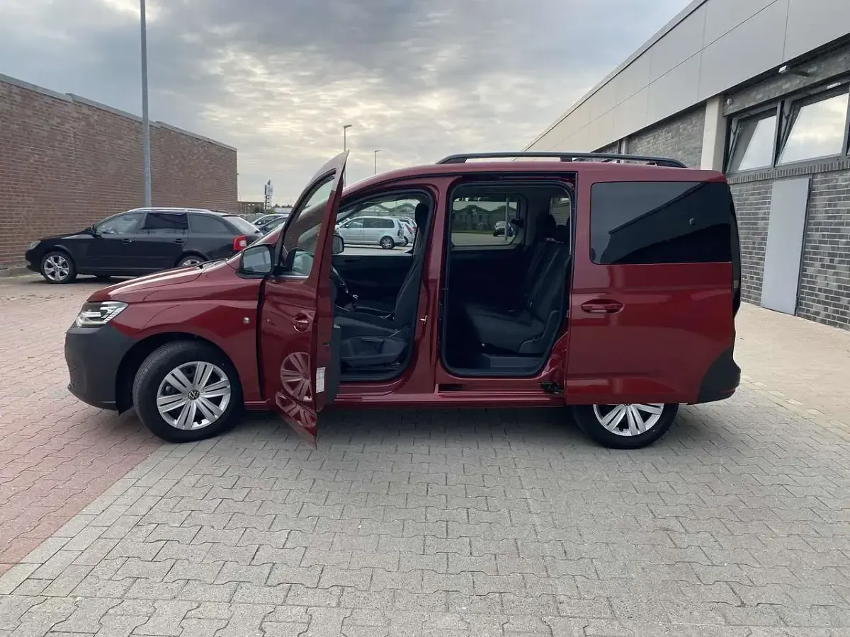 Gebraucht VW Caddy R 102 PS (75 kW) 2024 Rot Van / Kleinbus