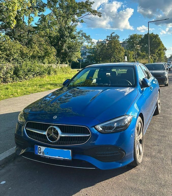 Gebraucht Mercedes C300 Avantgarde 258 PS (189 kW) 2023 Blau Limousine