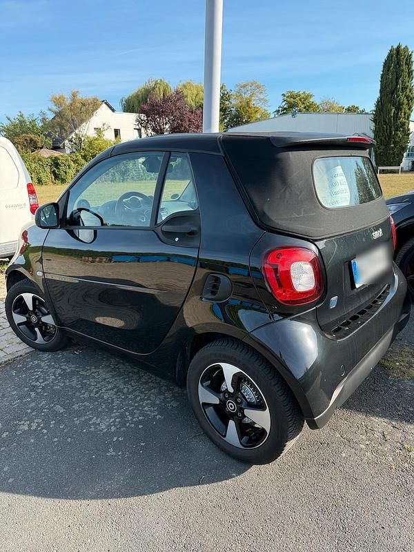 Schwarz Gebraucht 2021 Smart ForTwo Electric Drive Cabrio | 11.000 € (Guter Preis) - Bild 1/4