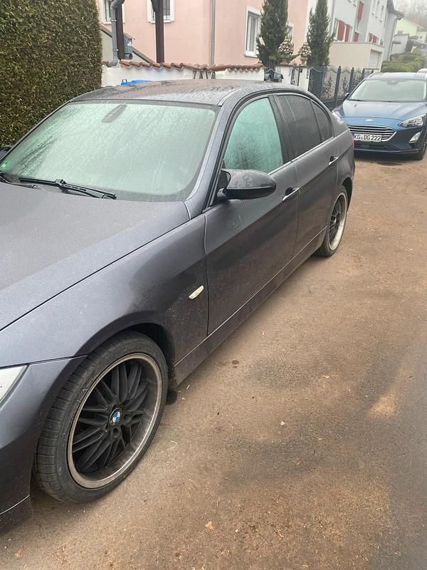 Gebraucht BMW 318 143 PS (105 kW) 2007 Grau Limousine